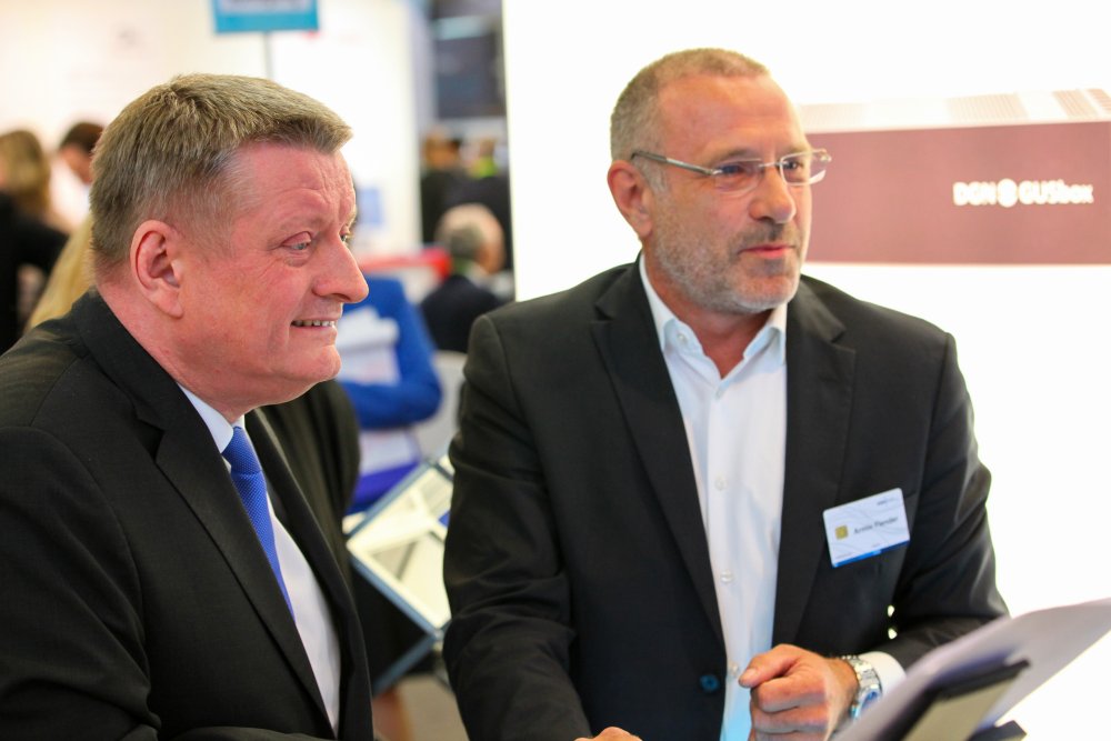 Bundesgesundheitsminister Gröhe besucht den DGN-Messestand auf der conhIT 2017 Bundesgesundheitsminister Gröhe besucht den DGN-Messestand auf der conhIT 2017