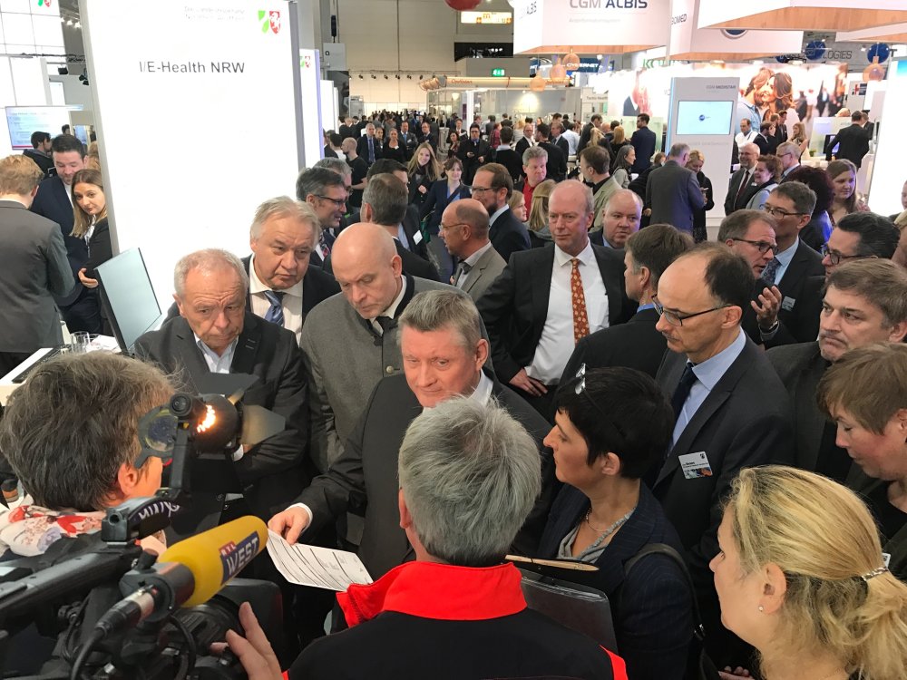 NFDM-Praesentation Medica_Ausdruck_WP Notfalldaten-Präsentation auf der MEDICA 2016_Papierausdruck